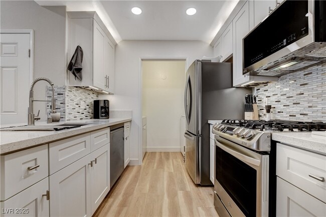 Foto del edificio - 950 Seven Hills Dr