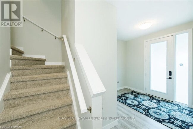 Building Photo - 938 W Village Square