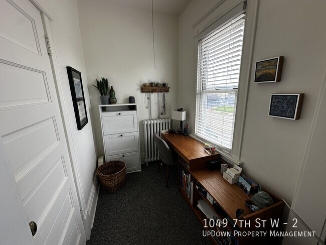 Foto del edificio - 1049 7th St W
