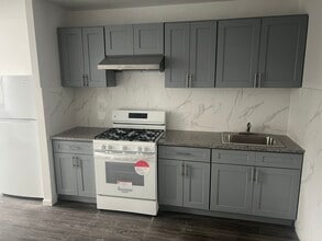 Building Photo - 364 52nd St