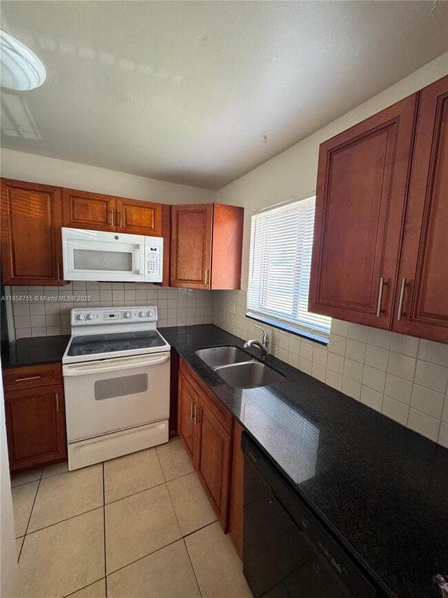 Foto del edificio - 933 W Jasmine Dr