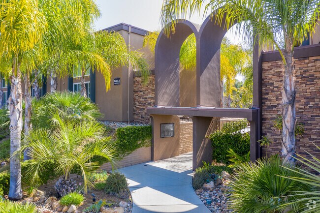 Entrada - Mellmanor Apartments