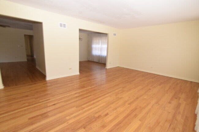 Foto del edificio - 5025 Carol St