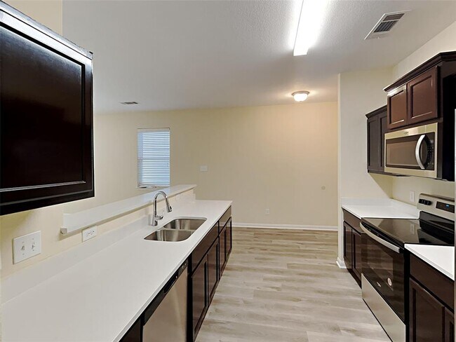 Building Photo - 2055 Sweet Lilac Dr