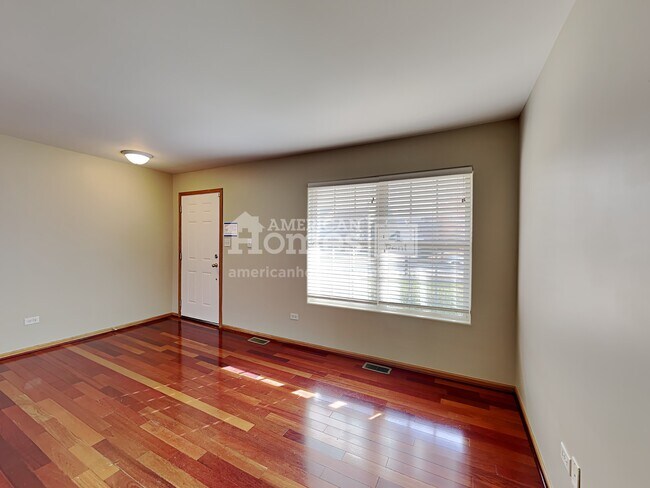 Building Photo - 5323 Meadowbrook Street