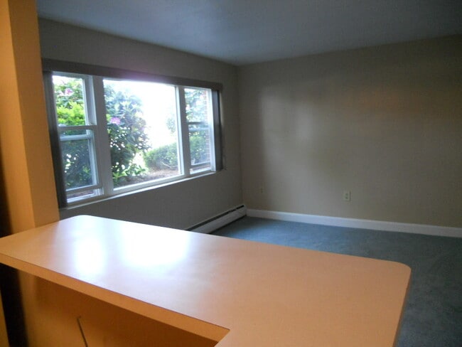 Building Photo - Stoneham Mass 1 Bedrm Condo Rental