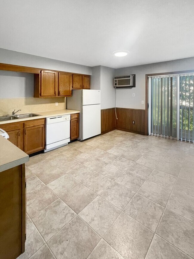 3138 Byron Center Ave SW Unit 3, Wyoming, MI 49519 Room for Rent in