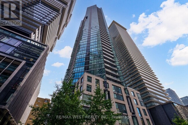 Building Photo - 45 Charles St E