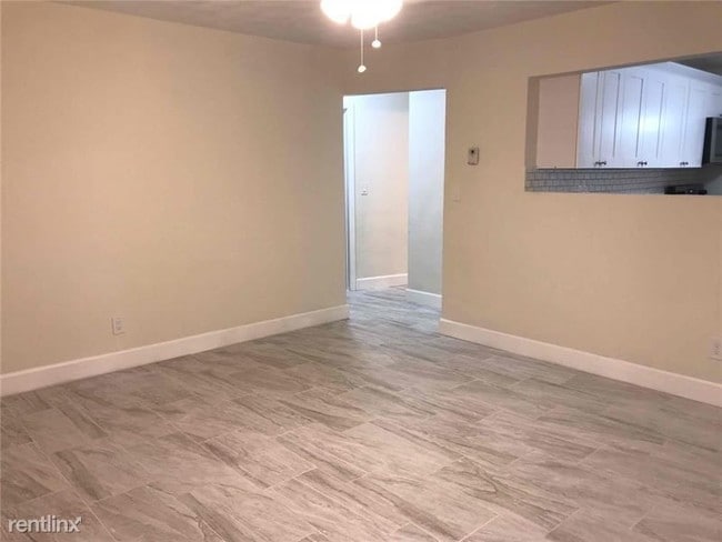 Building Photo - 5 br, 2 bath House - 2721 NE 9th Ter