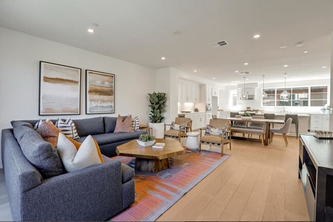 Foto del edificio - 15017 Briggs Ct