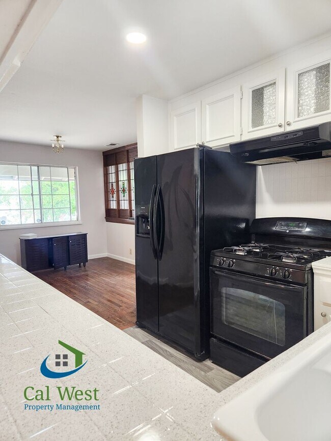 Foto del edificio - $4595 - **COMING SOON 8/1/26** Well Maintained 3 Bed / 2 Bath Home near Valley Christian HS w/ Pool