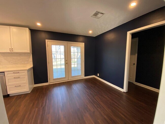 Building Photo - 1007 Magnolia Dr