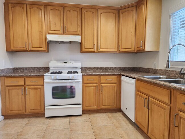 Foto del edificio - Check out this cozy 2-bedroom, 1-bathroom apartment located in the heart of Mountain View!