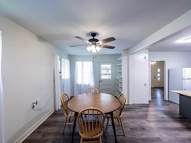 Foto del edificio - 127 Hackberry Ave