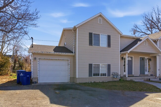 Foto del edificio - 464 E Center St