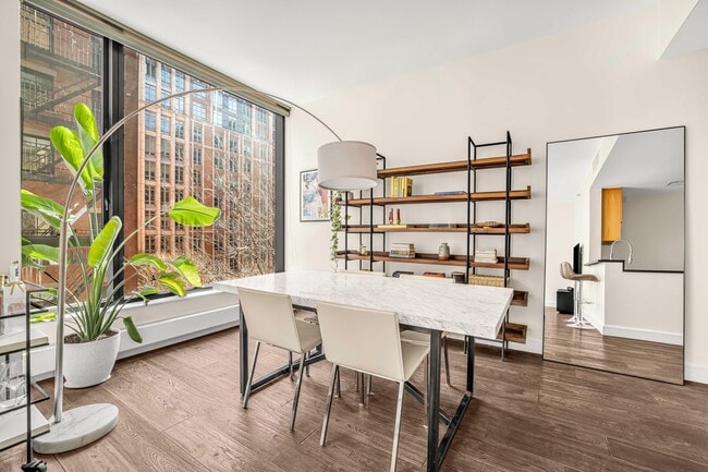 Building Photo - 505 Greenwich St