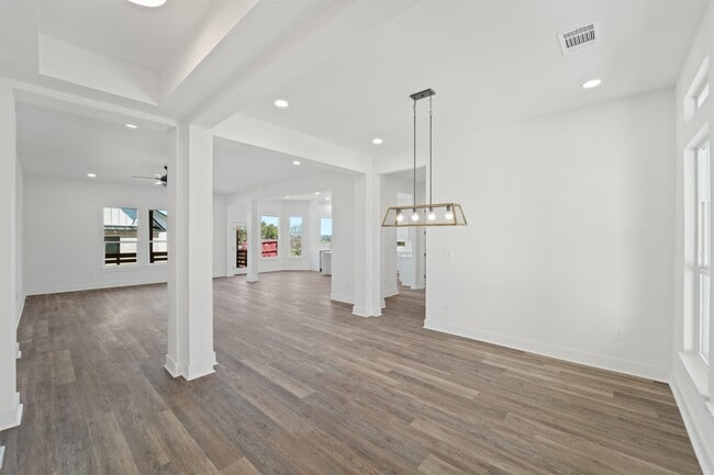 Building Photo - 100 Up There