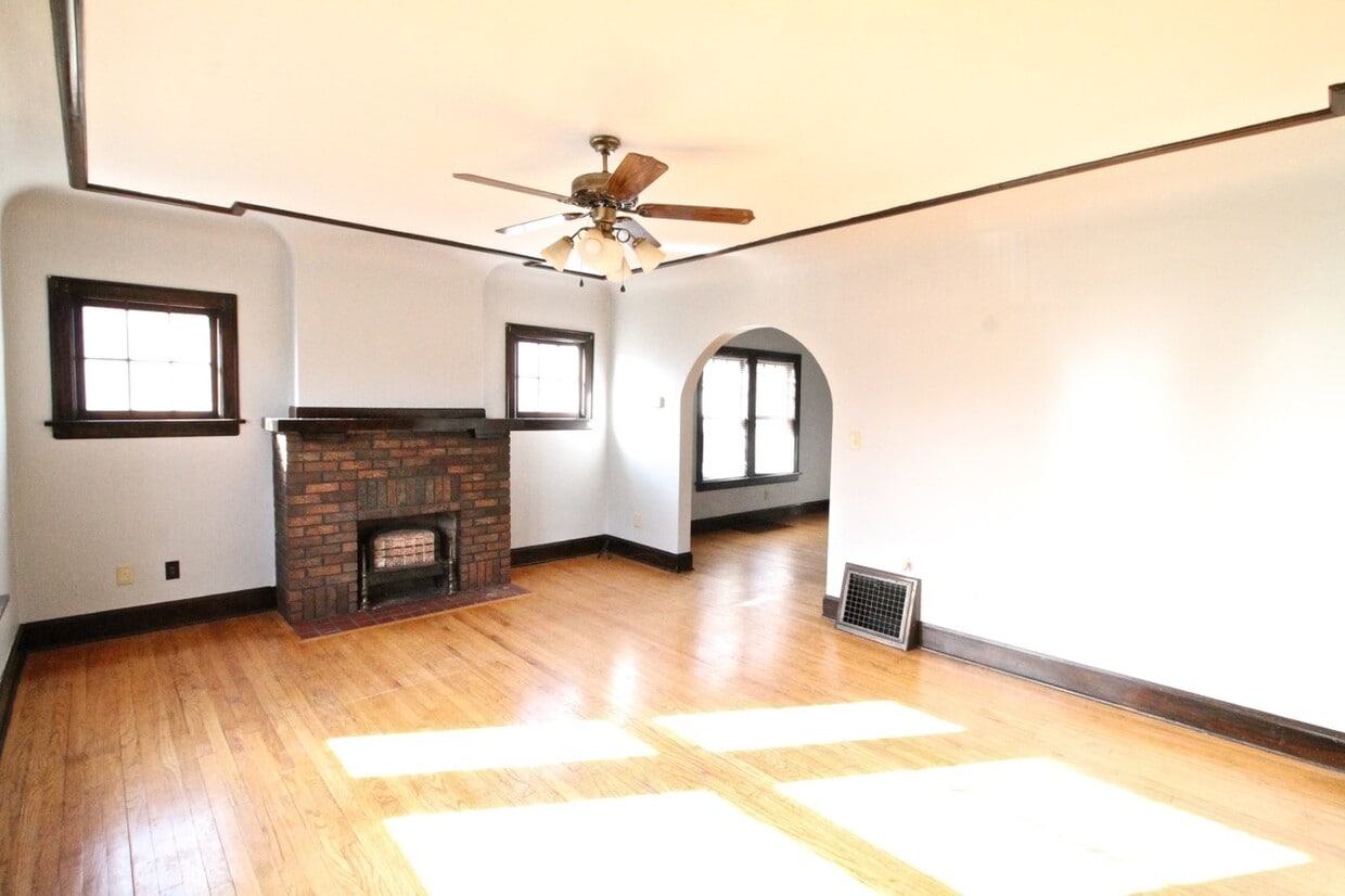 Primary Photo - 2816 Dubuque St