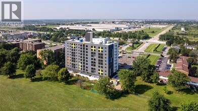 Building Photo - 3100 Meadowbrook Ln