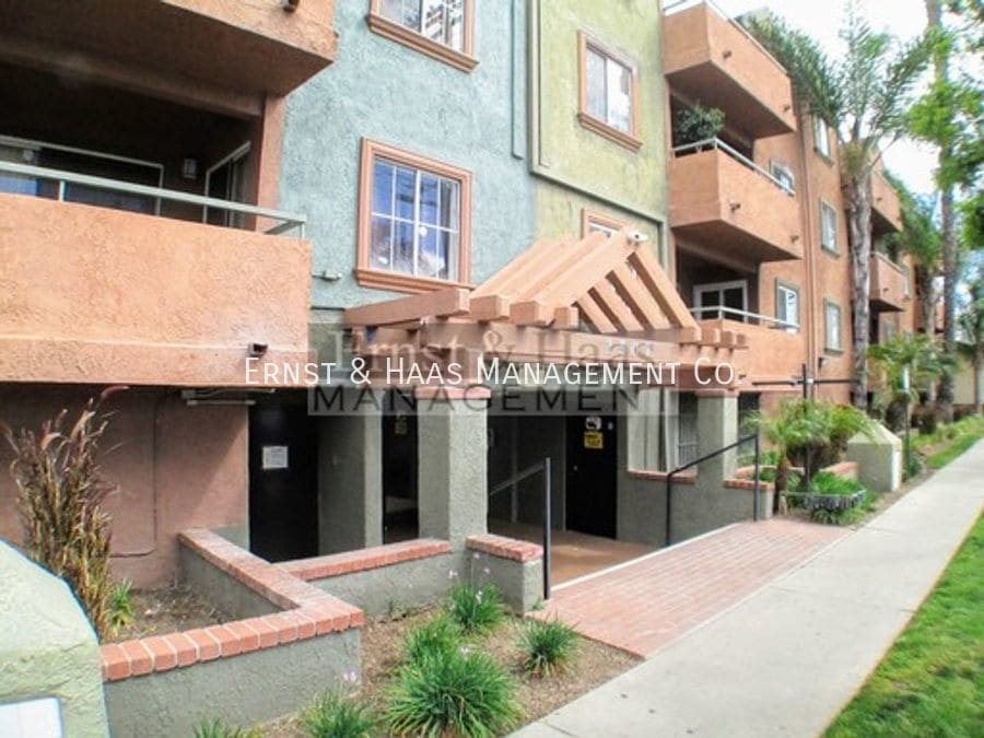 Primary Photo - Fantastic 2 Bed 2 Bath Condo in Central Lo...