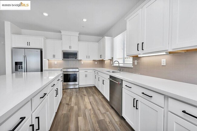 Foto del edificio - 354 Astilbe St