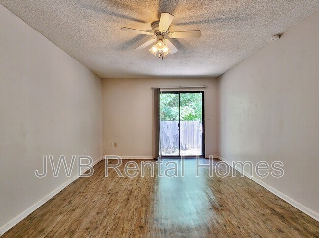 Foto del edificio - 5758 Newberg Ln
