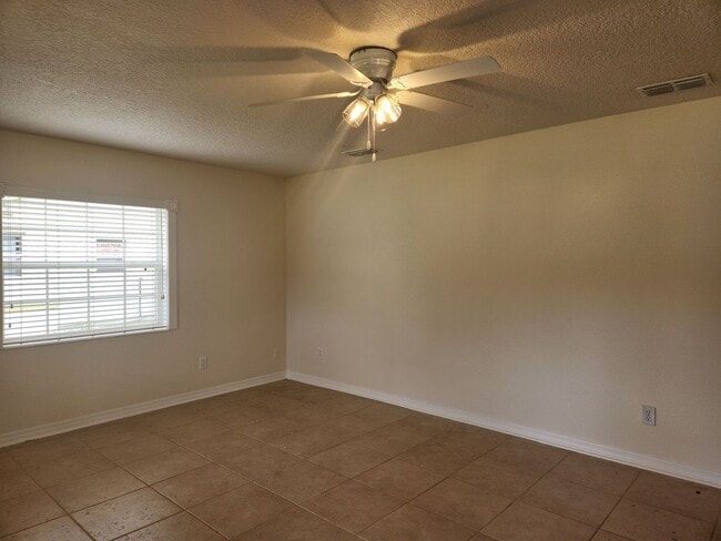 Foto del edificio - 2/1 with garage in College Park