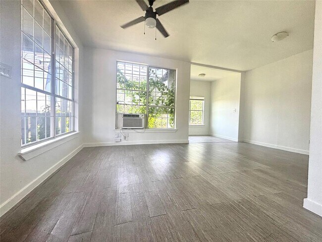 Foto del edificio - 2410 E 12th St