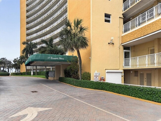 Foto del edificio - 328 N Ocean Blvd