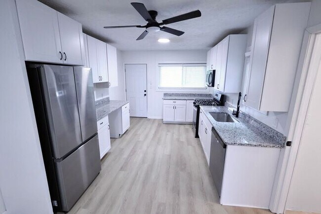 Building Photo - 1276 Bailey Rd