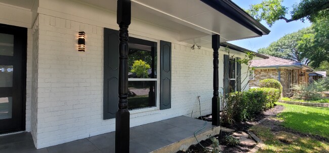 Building Photo - 900 Westminster Dr