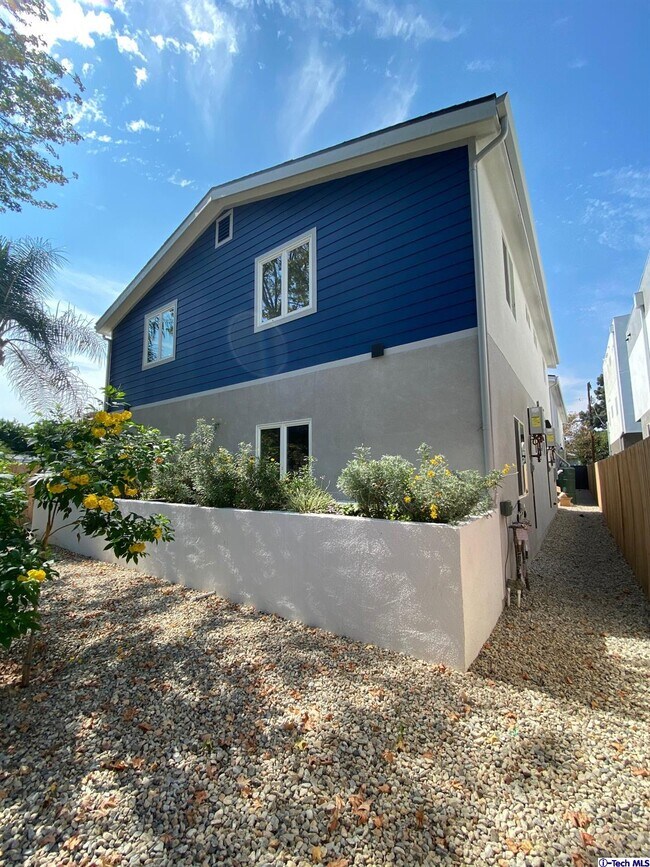 Building Photo - 5645 Willowcrest Ave