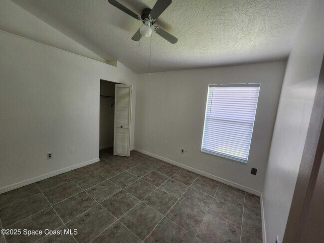 Building Photo - 650 Koutnik Rd SE