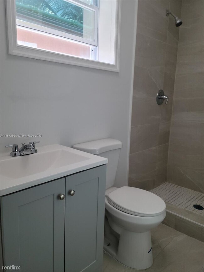 Building Photo - 5 br, 3 bath House - 3110 Houston St
