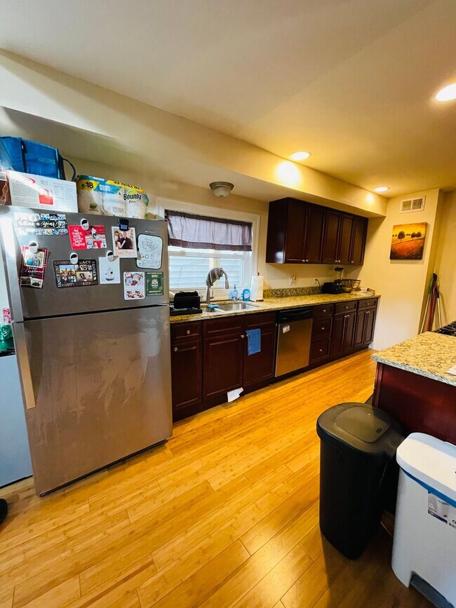 Foto del edificio - 4 Bedroom House in the Southside - 2 car g...