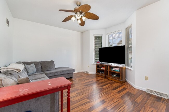 Foto del edificio - 2 Story Townhouse
