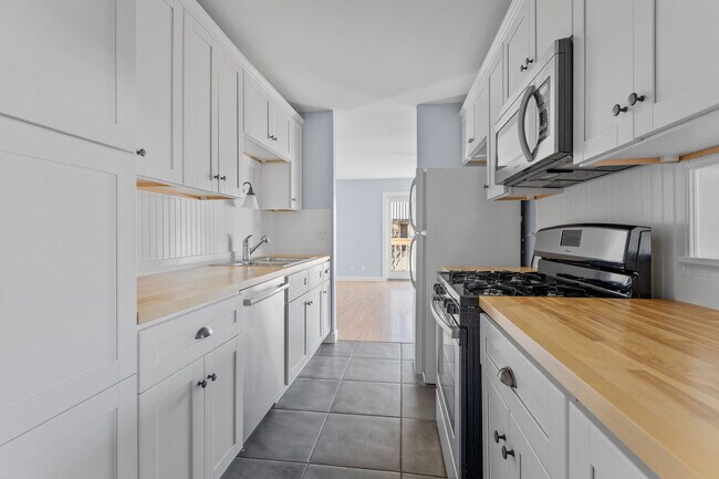 Building Photo - 509 Seneca Ln