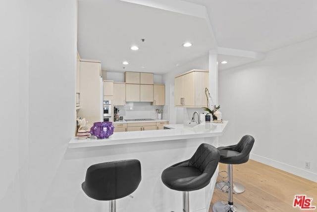 Building Photo - 10724 Wilshire Boulevard Apt ##503, Los An...