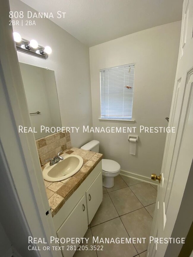 Foto del edificio - Cozy 2 bedroom 1.5 bathroom townhomes tuck...