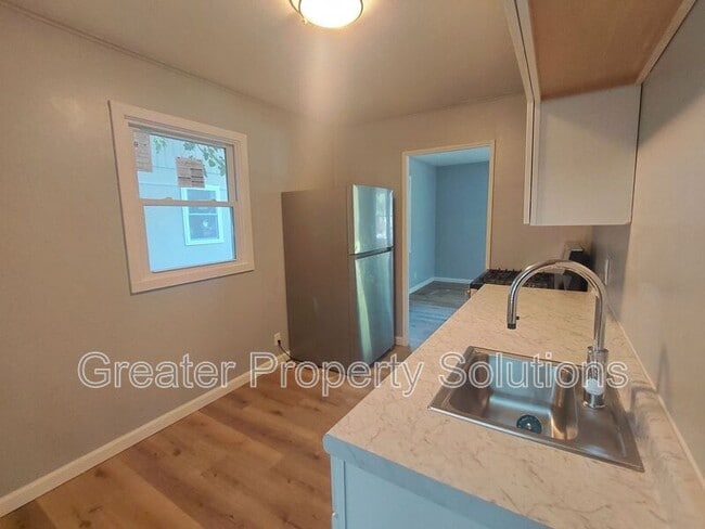 Building Photo - 2311 Del Plain Ave