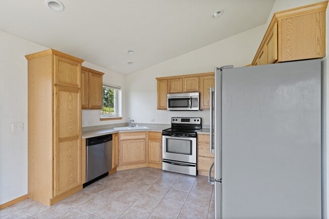 Building Photo - 148 Community Dr