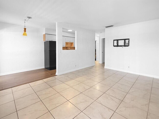 Foto del edificio - 2607 NE 8th Ave