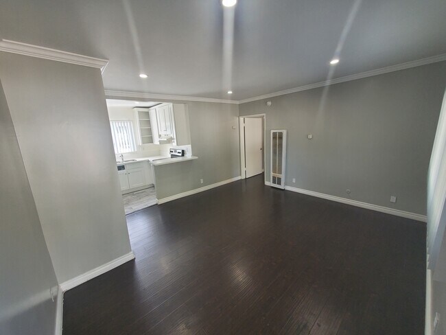 Building Photo - 139 S Ave 55 Ave