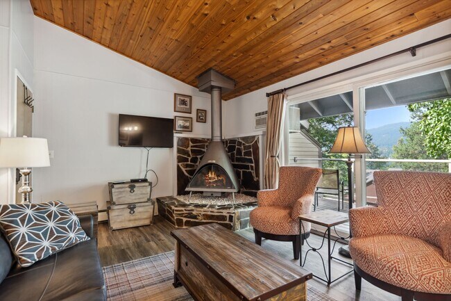 Foto del edificio - 1 bedroom, 1 bath condo on Whitefish Lake
