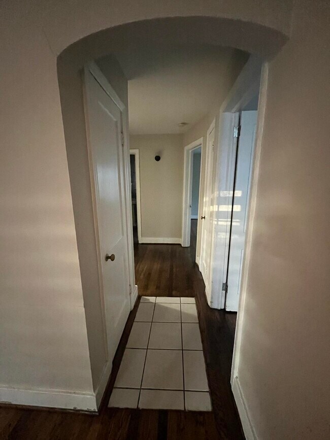 Foto del edificio - 1006 Hampton Rd