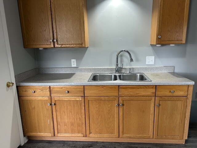 Foto del edificio - 1402 N Virginia St