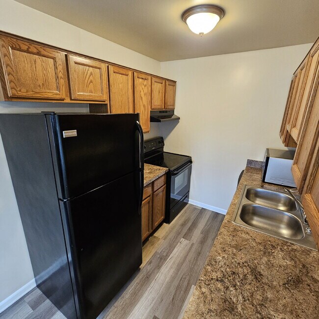 Foto del edificio - 2 Bedroom Upper Condo with Vaulted Ceiling...