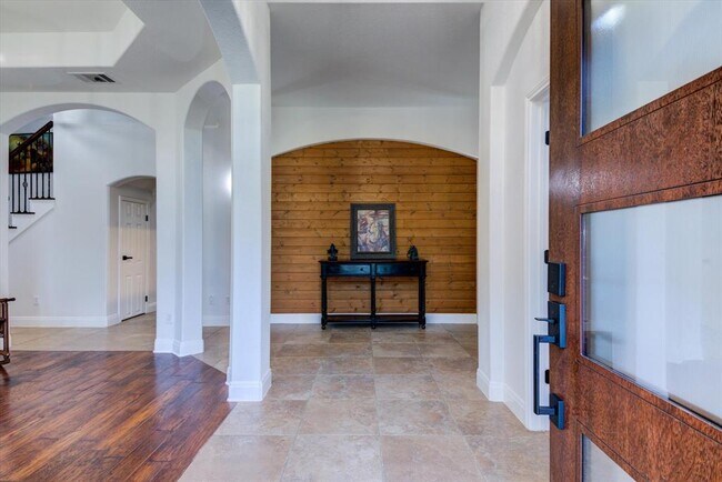 Building Photo - 208 Quarry Lake Estates Dr