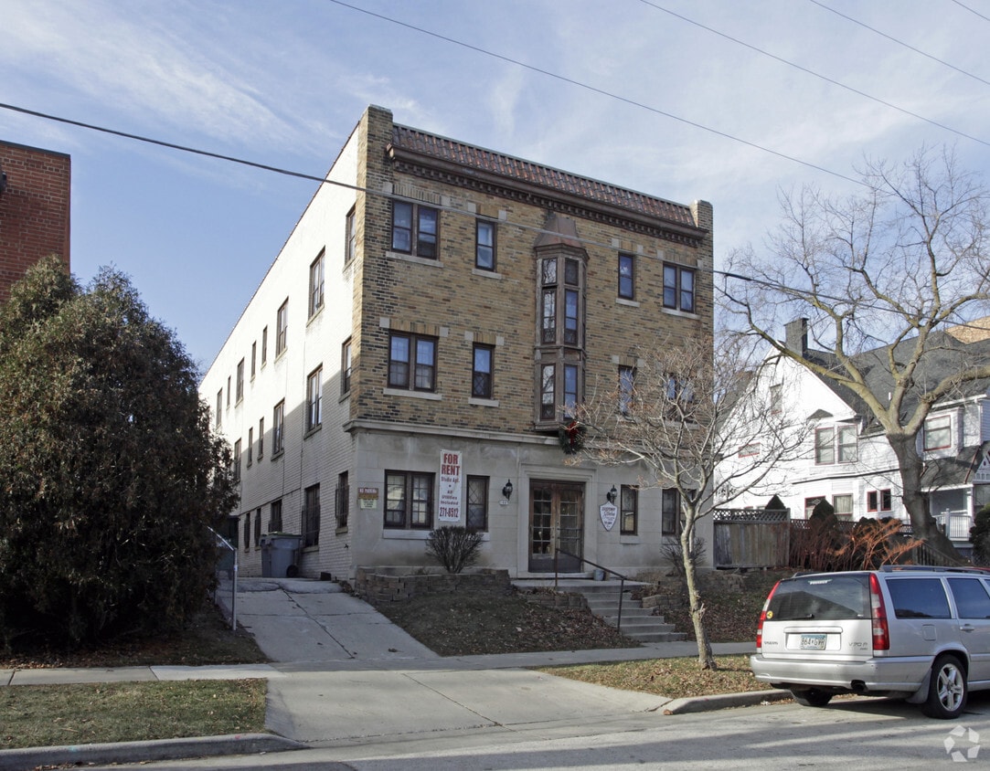 Primary Photo - 1447 N Franklin Pl