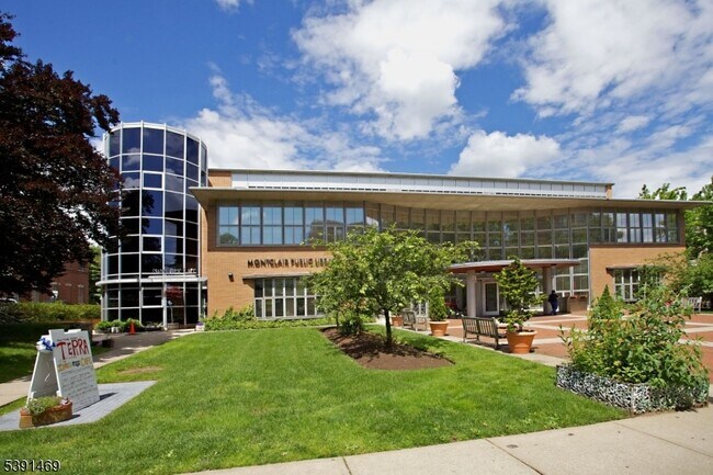 Foto del edificio - 12 S Mountain Ave